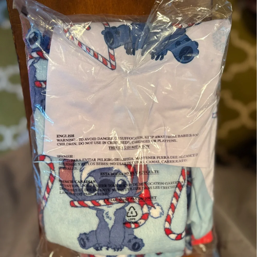 NWT Disney Stitch Holiday  2 Piece Pajama Set Size 4